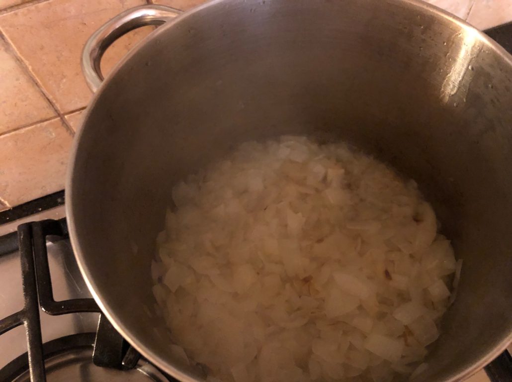 Peeled chopped onions in oil
