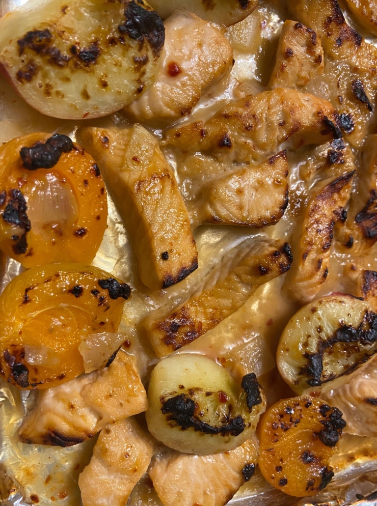 Tray broiled salmon with peaches and apricots