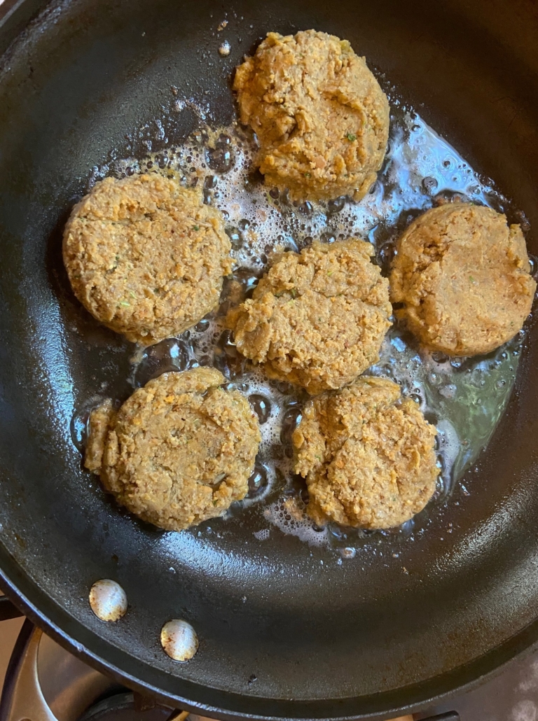 Lentil patties in oil