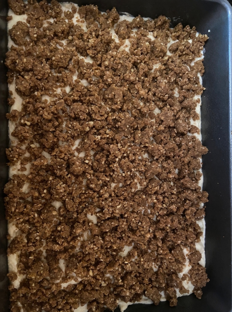 streusel topping on cake