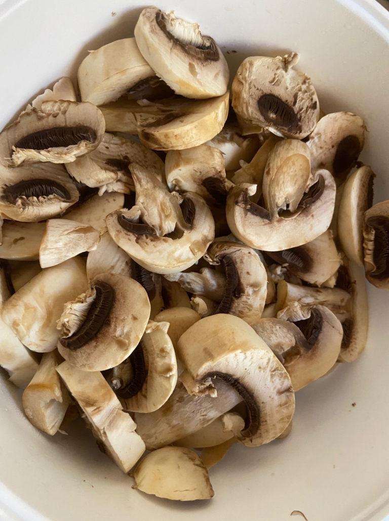 washed, dried, sliced mushrooms