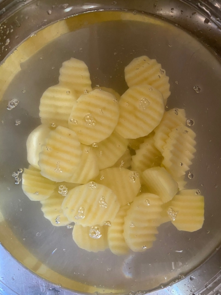 soaking potatoes in cold water