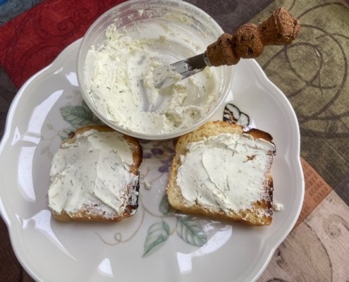 Homemade Cream Cheese With Dill and Onion
