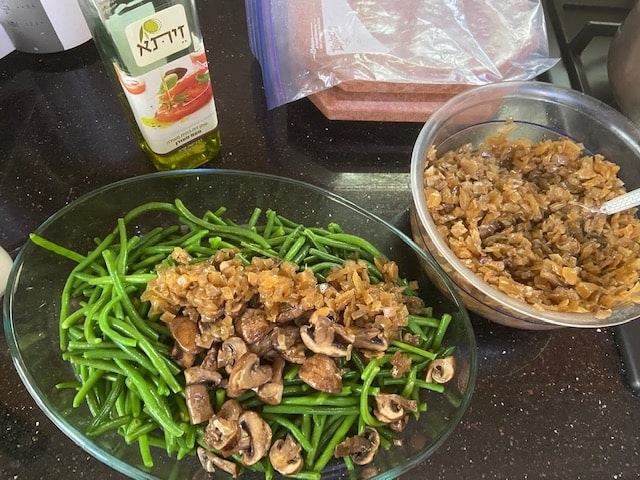 green beans, mushrooms and onions