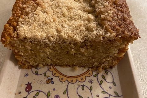 apples and honey cake with crumb topping