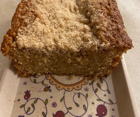apples and honey cake with crumb topping
