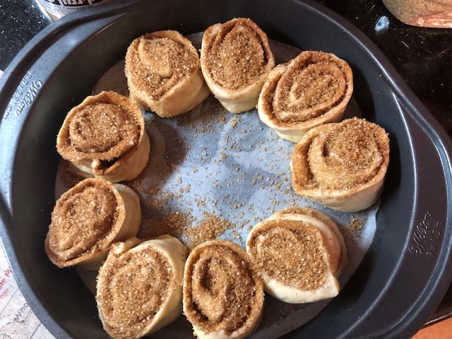 arranging the rolls in the pan