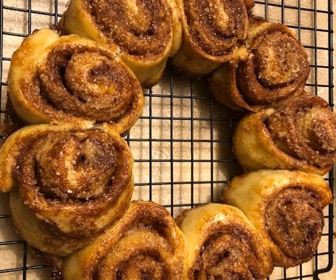 Cinnamon Roll Ring
