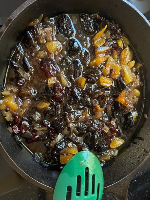 cooking the dried fruits in the sauce