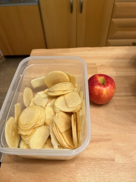 sliced apples