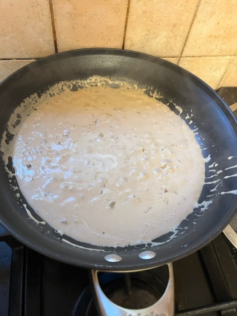 cream sauce cooking
