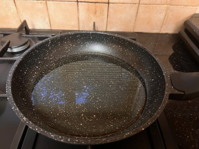 oil in frying pan