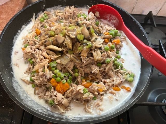 adding chicken/veg mix to cream sauce