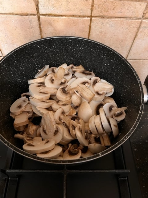 add mushrooms to pan