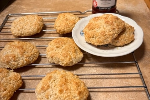 Cream Scones with Maple and Vanilla