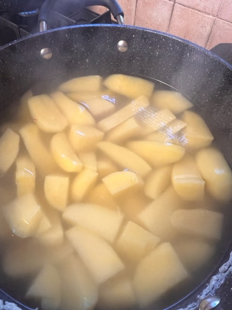 cooking the sliced potatoes