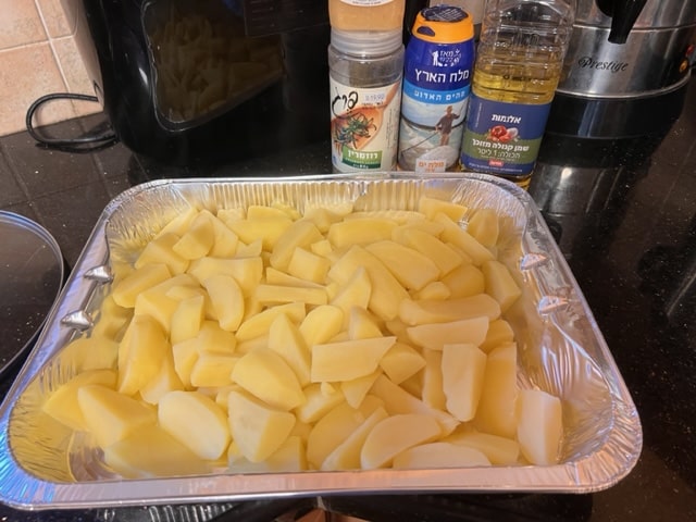 drained potatoes with oil and spices