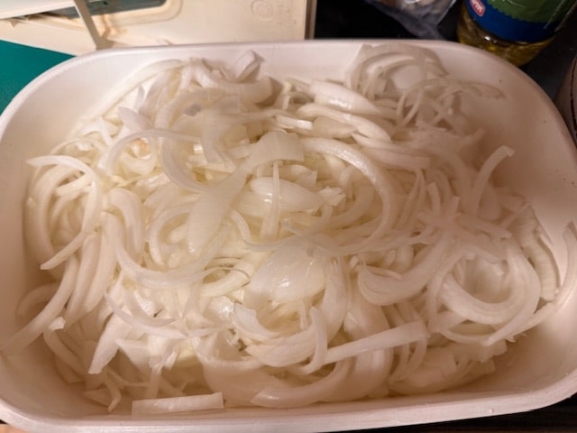 sliced onions