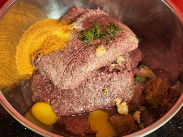 Place the ingredients in a bowl