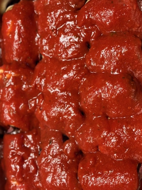 Covered rolls with sauce