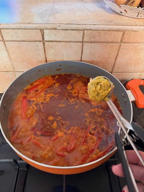 Sauce after 25 minutes and fish ball at the ready