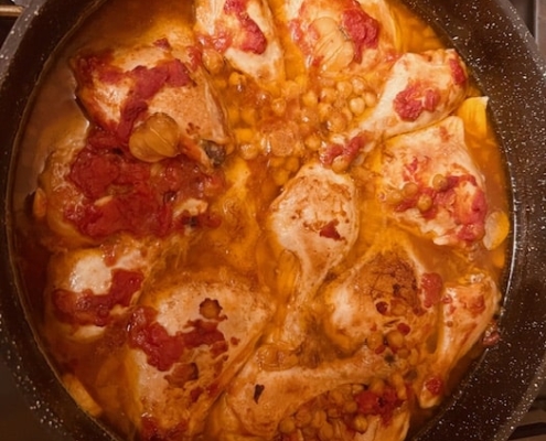 chicken in tomato and chickpeas