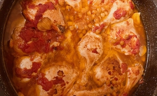 chicken in tomato and chickpeas