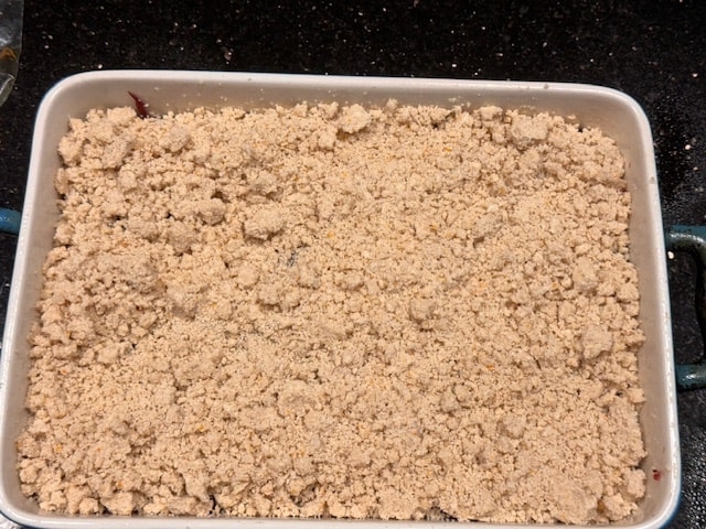 crumb topping on cranberry filling