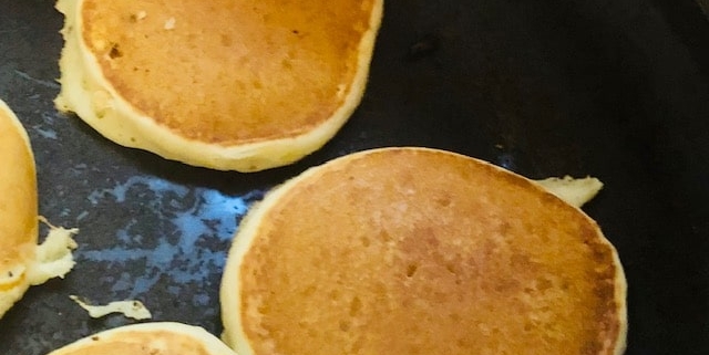 Fluffy yogurt pancakes