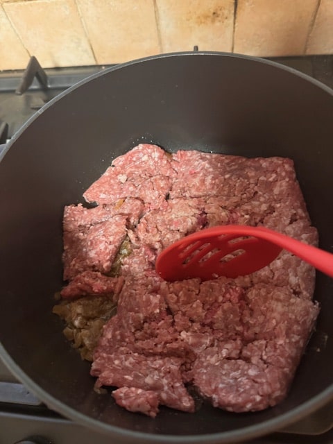 breaking up ground beef in oil