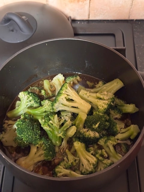 Add broccoli to sauce