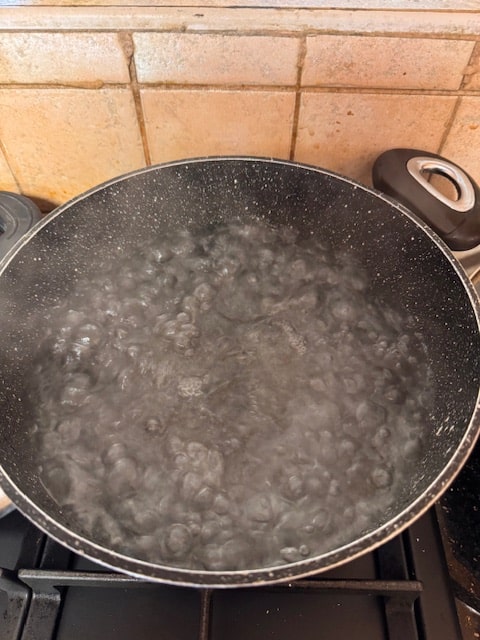 water boiling hysterically