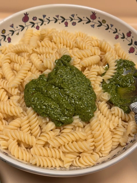 dollop the pesto on the pasta