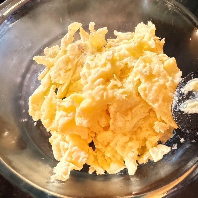 fluffy scrambled eggs