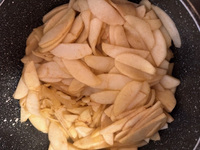 starting to cook the apple mixture