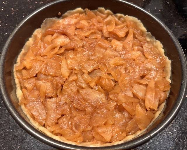 apple mixture reaches top of crust