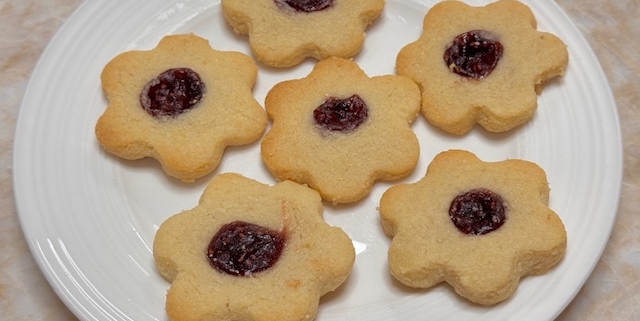 Flower Cookies with Jam