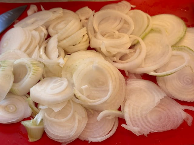 slice onions in rings