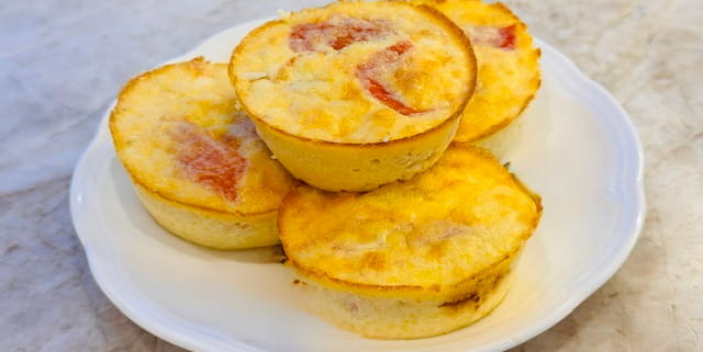 Cheesy Roasted Red Pepper Egg Bites
